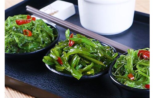 跟隨威海麻辣小海鮮加盟商來(lái)看下海帶的生長(zhǎng)環(huán)境是怎樣的？